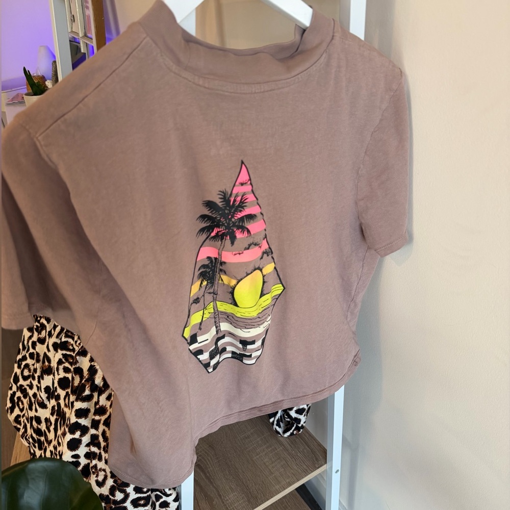 Volcom Mauve/ taupe Short Sleeve Tee with Graphic